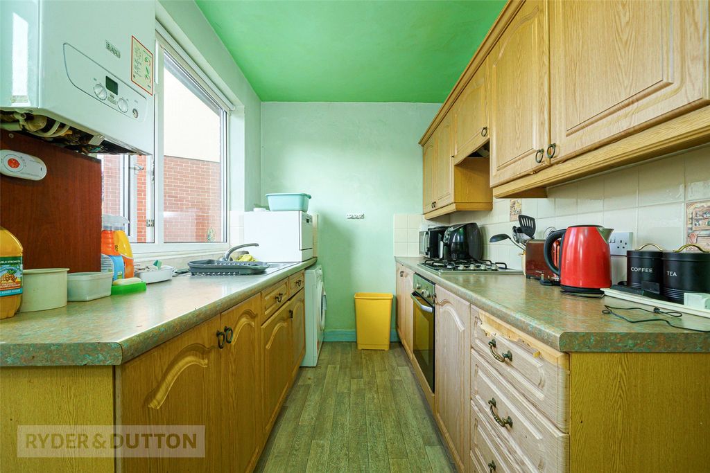 Property photo 3 of 19 Kitchen