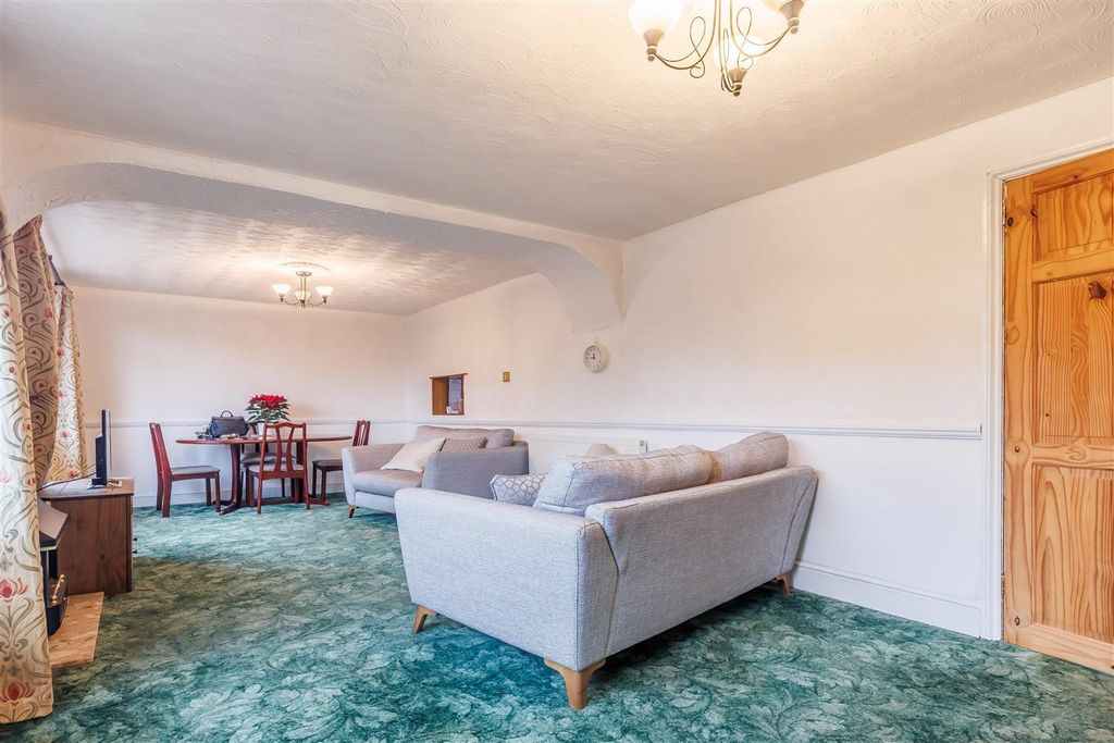 Property photo 3 of 21 13, Beaconfield Ave (7).Jpg