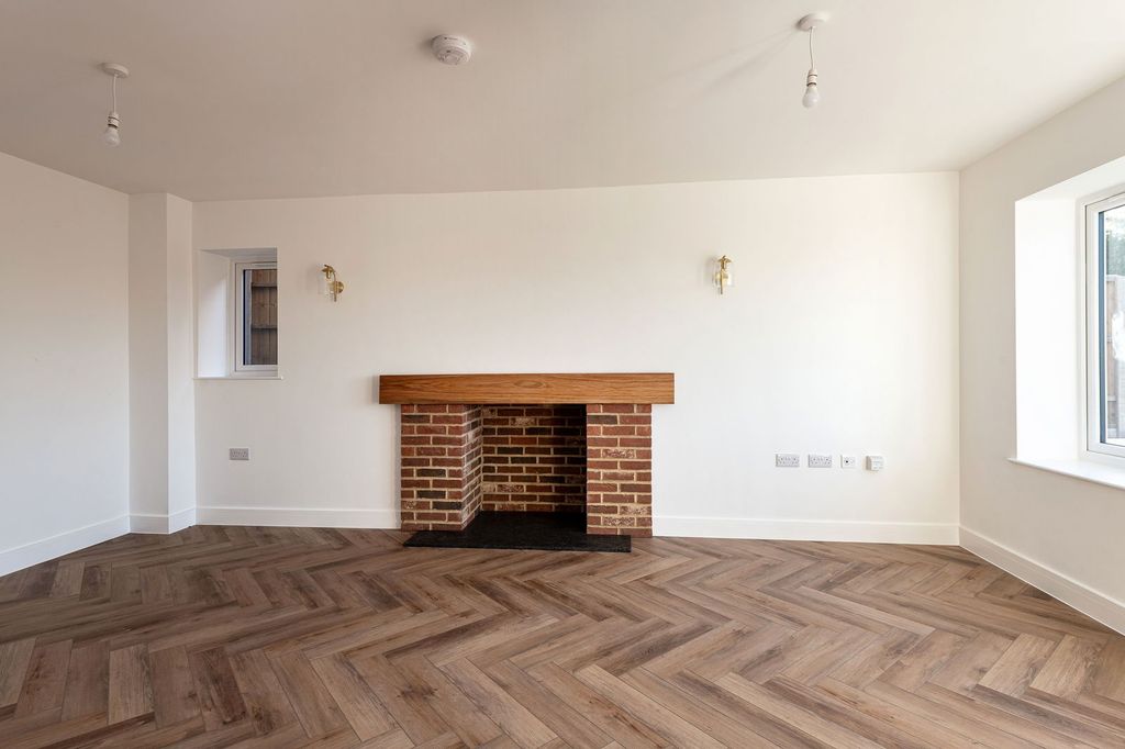 Property photo 3 of 25