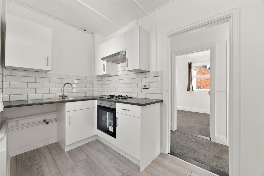 Property photo 2 of 15 Flat 8, Newcomen Court, Newcomen Road, Portsmouth-