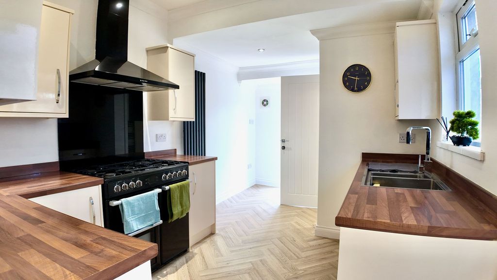 Property photo 3 of 28