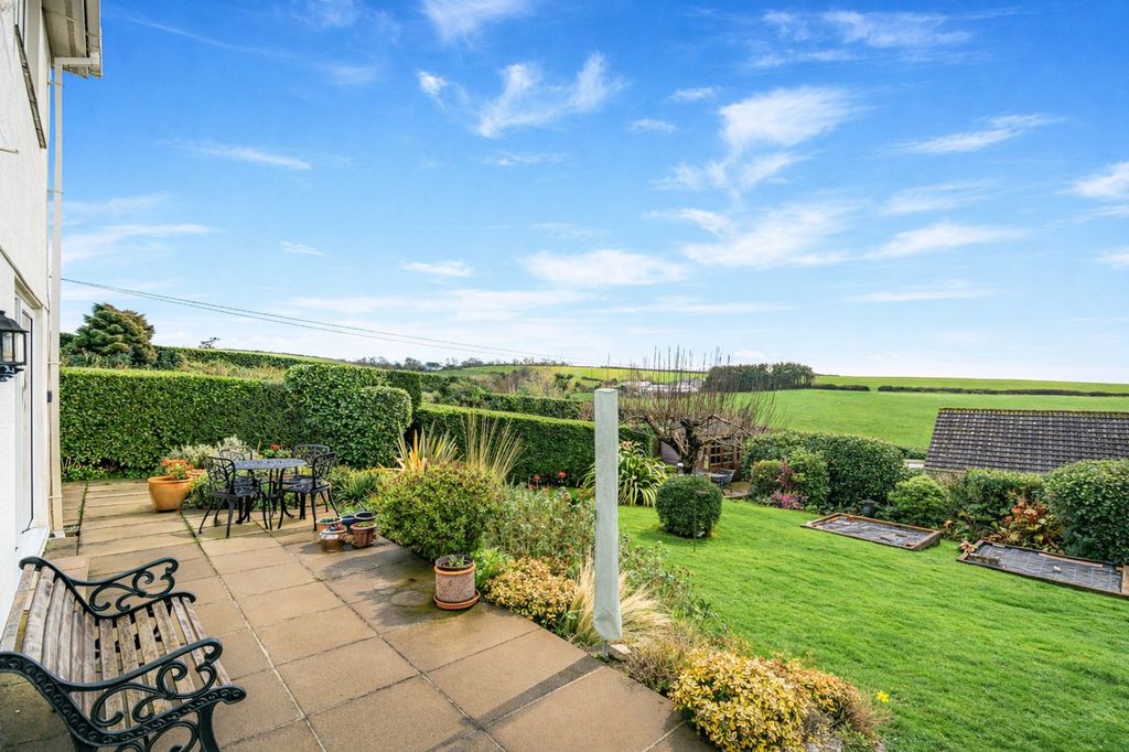 Property photo 2 of 31