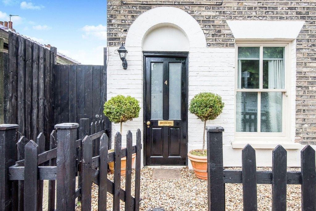 Property photo 1 of 9