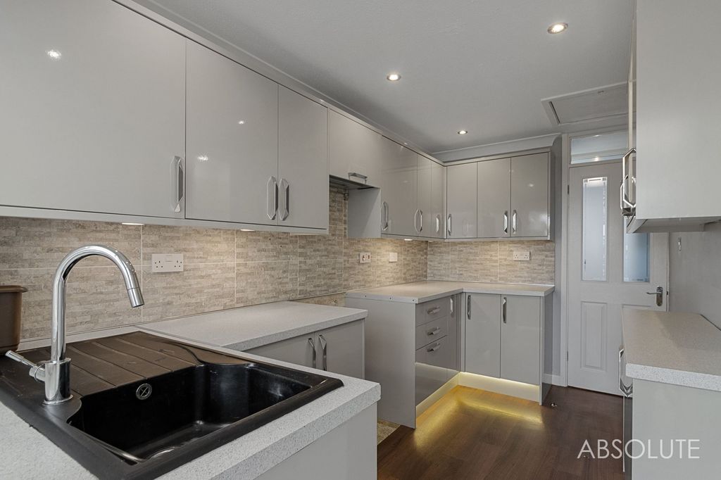 Property photo 2 of 16 Kitchen