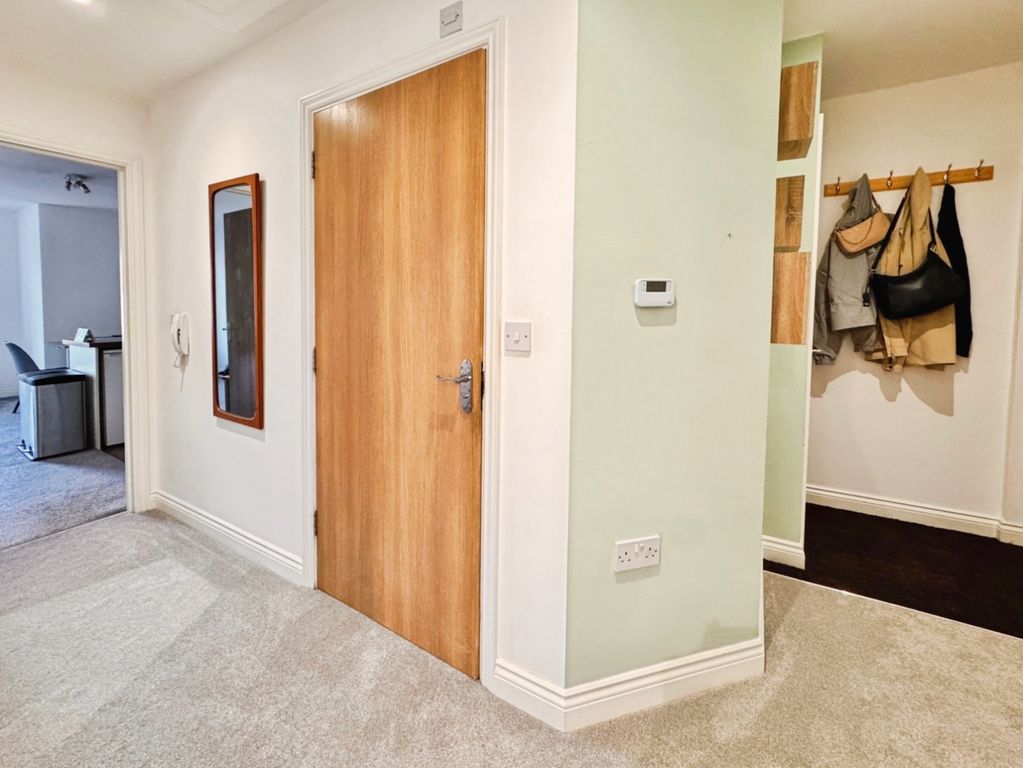 Property photo 2 of 13 Hallway