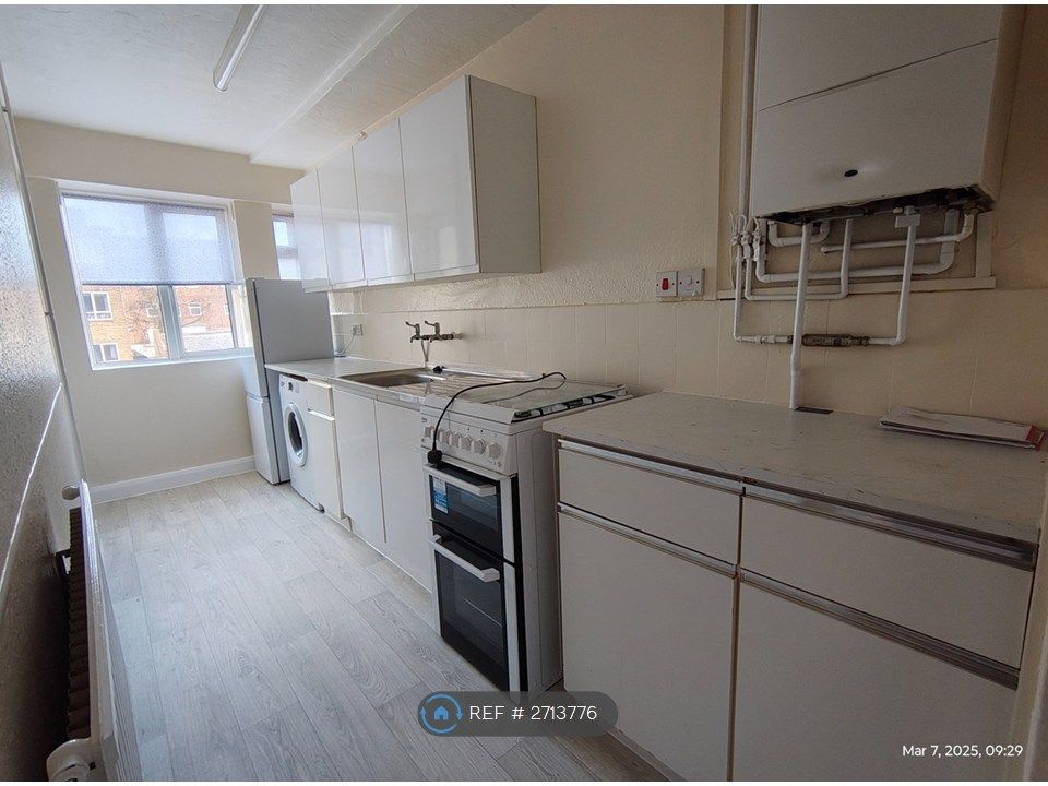 Property photo 3 of 7 Kitchen