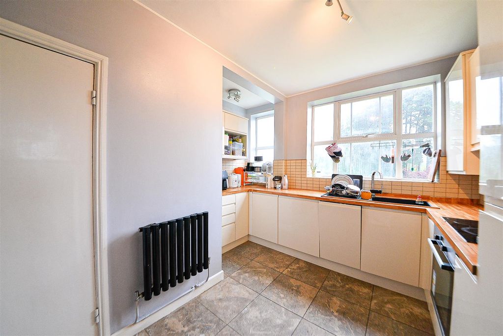 Property photo 3 of 19 Kitchen