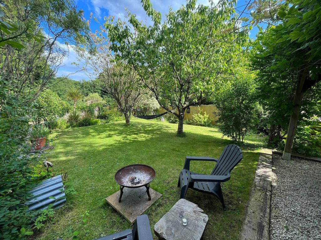 Property photo 2 of 20