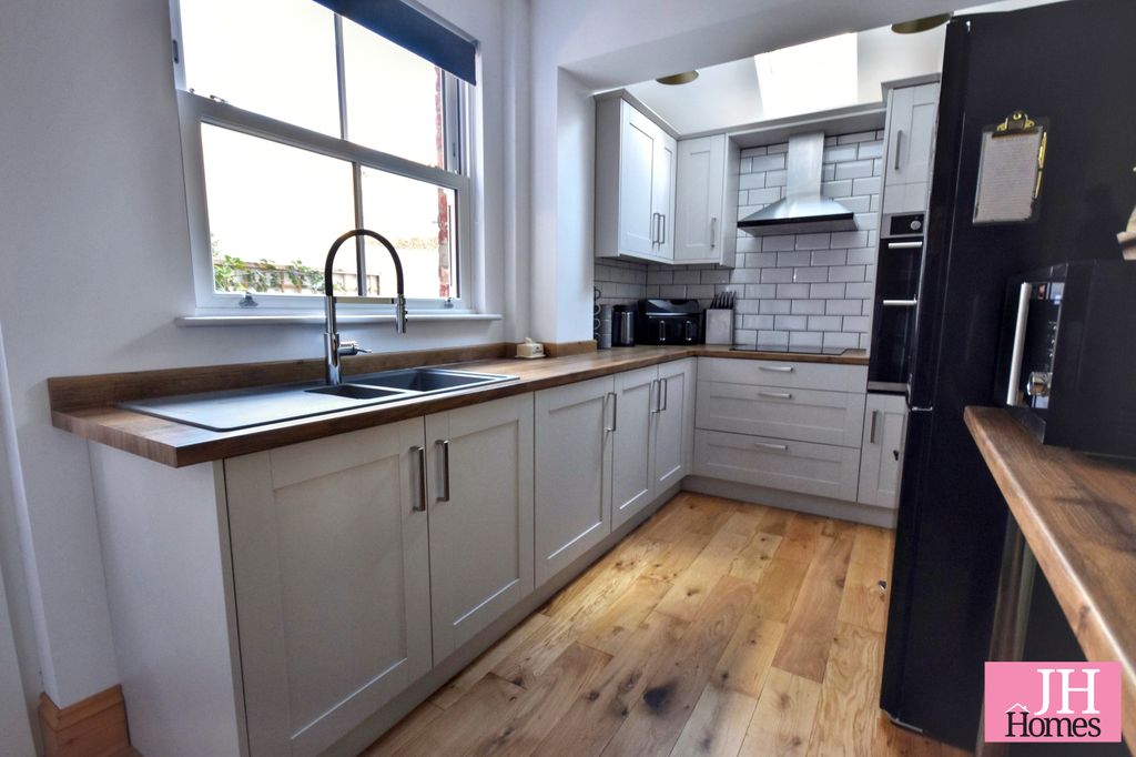 Property photo 3 of 21