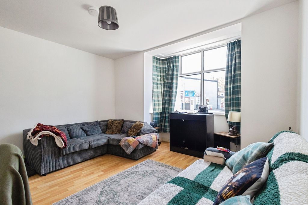 Property photo 3 of 19 Pbox-Img.Jpg