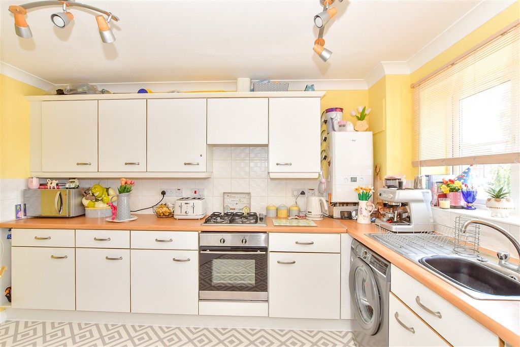 Property photo 3 of 6 Kitchen