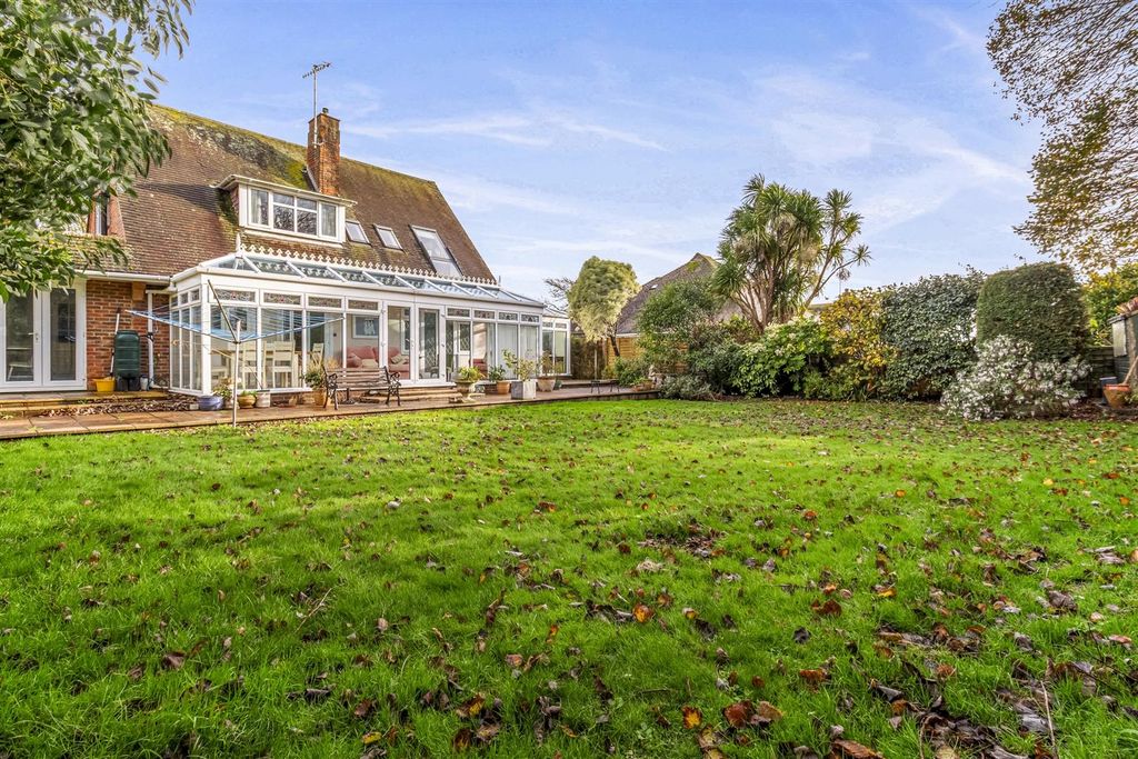 Property photo 2 of 29 5 Parklands Ave New-026.Jpg