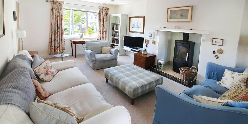 Property photo 2 of 20 Sitting Room