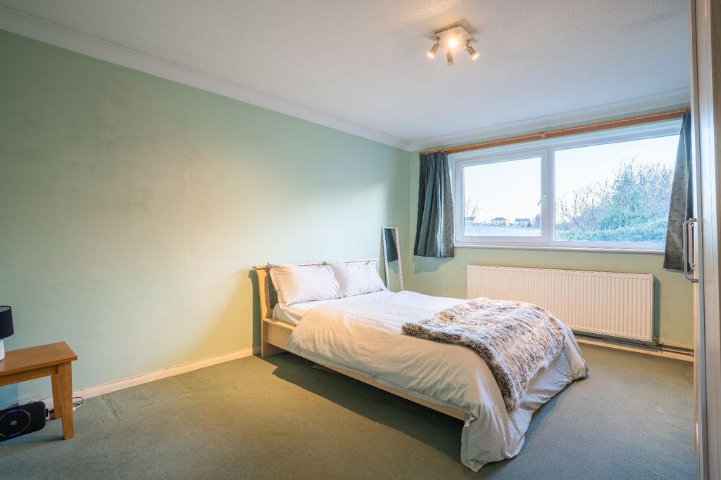 Property photo 3 of 11 4697294