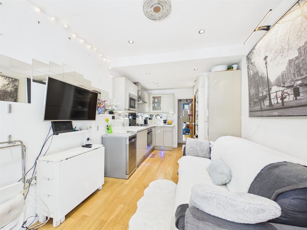 Property photo 3 of 13 1B Avenue.Jpg