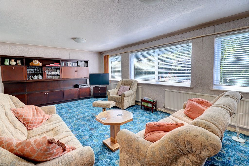 Property photo 3 of 12 Picture No. 02