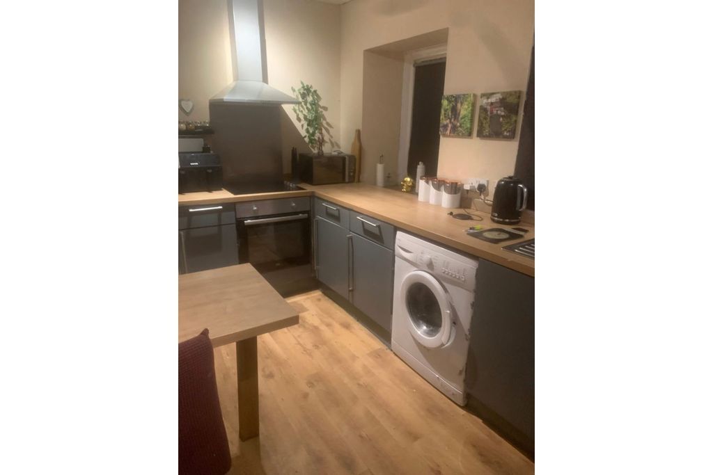 Property photo 2 of 9 Kitchen