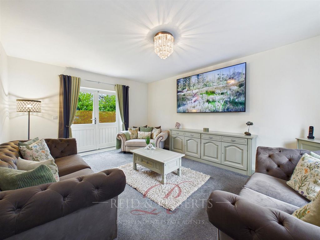 Property photo 3 of 25 Cam04884G0-Pr0130-Still027.Jpg