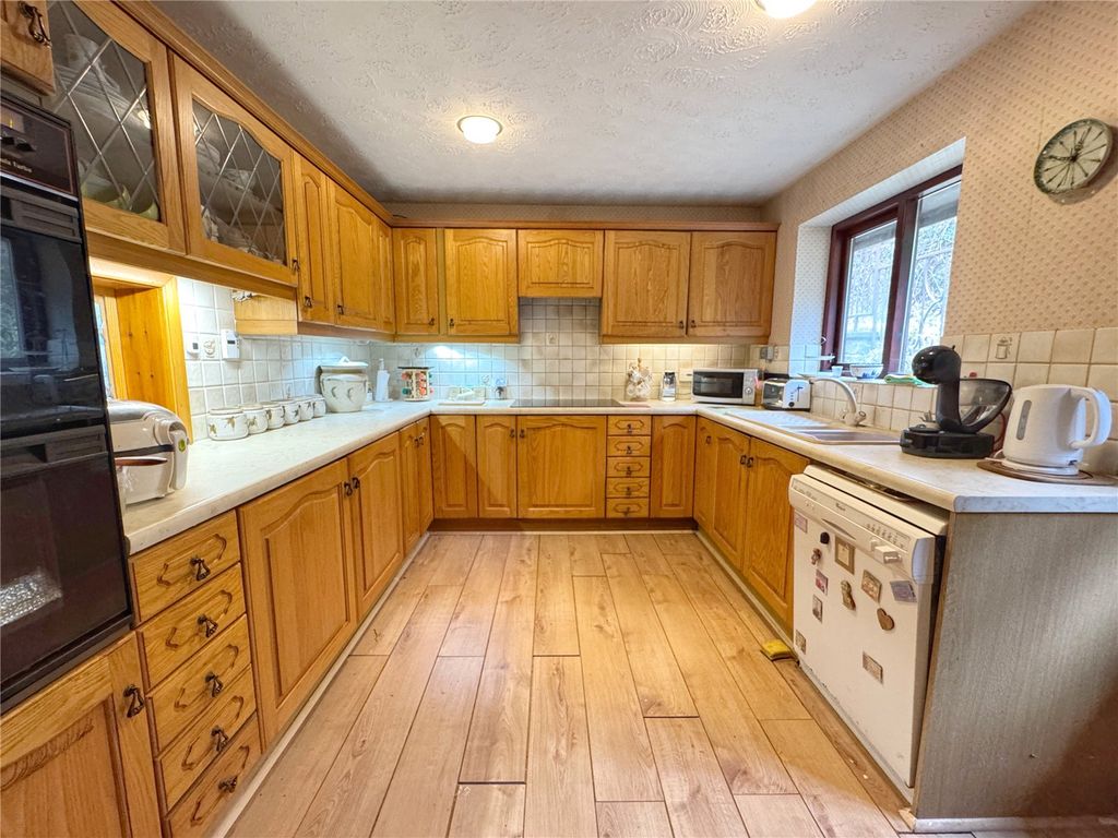 Property photo 2 of 28 Kitchen