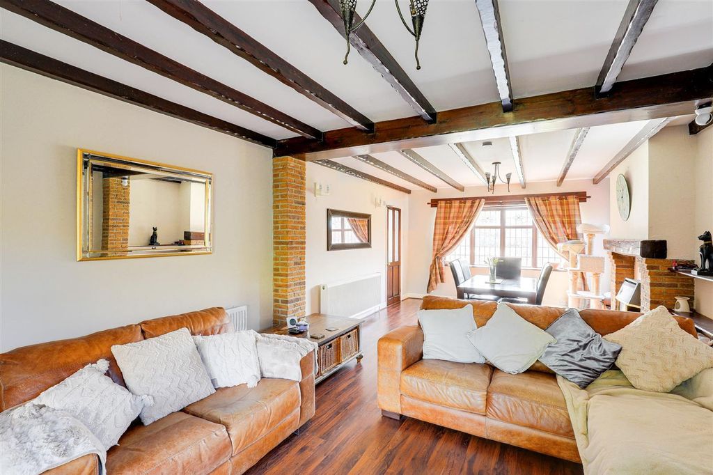 Property photo 2 of 20