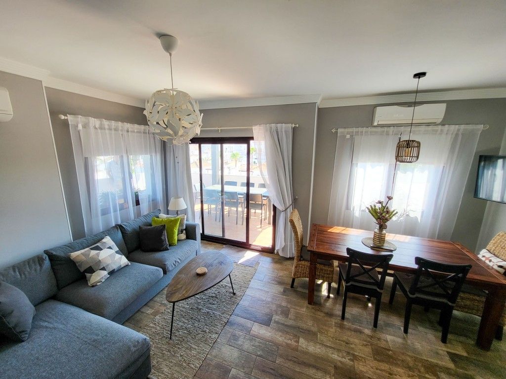 Property photo 3 of 20 Open Plan Living Area (4)