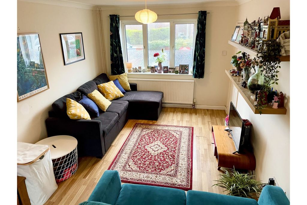 Property photo 1 of 19 Living Room