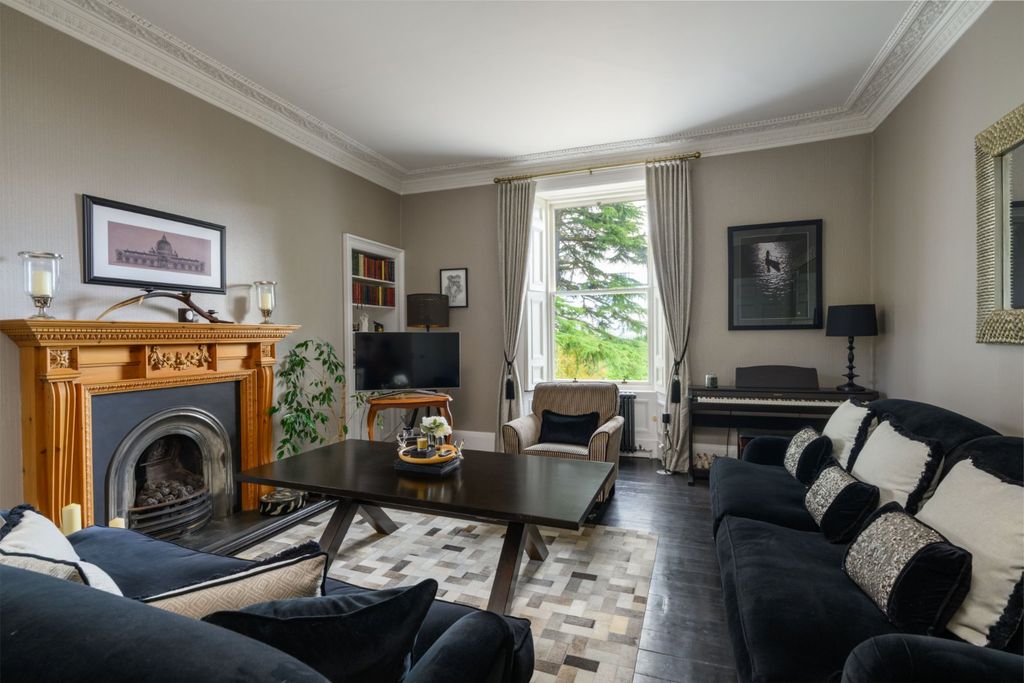 Property photo 3 of 33 Drawing Room