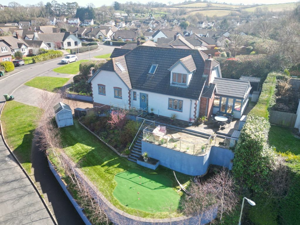 Property photo 1 of 44