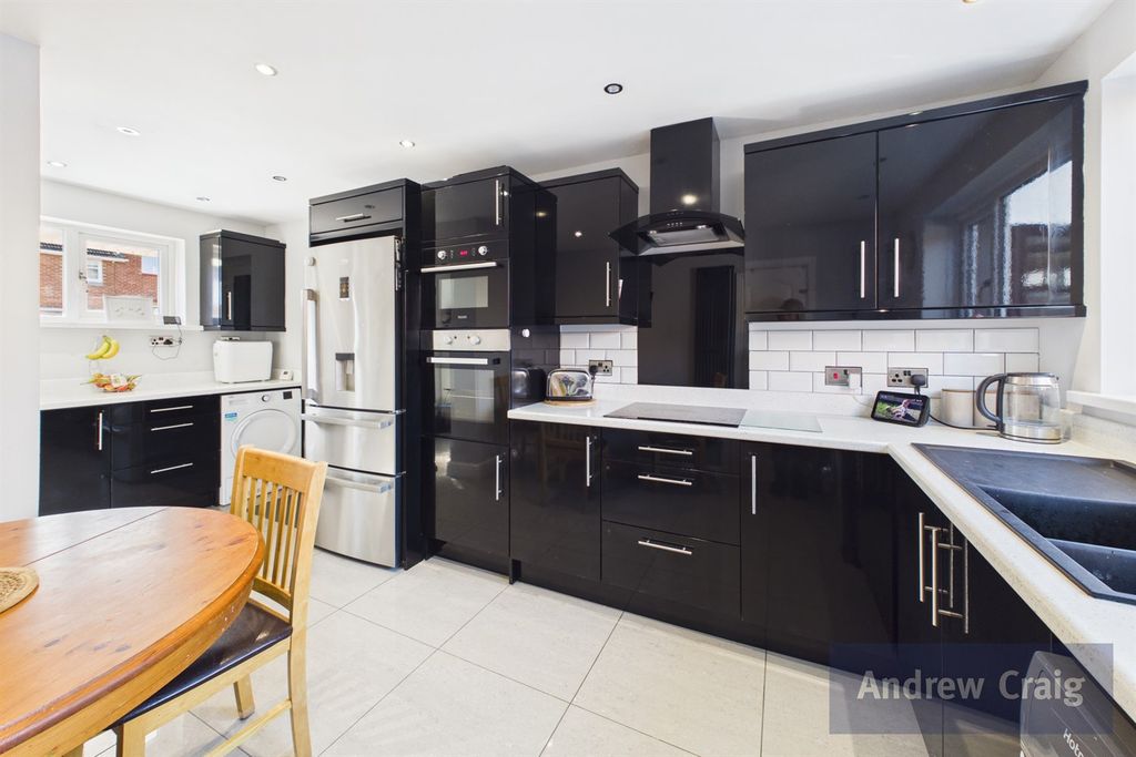 Property photo 3 of 17 Kitchen Diner