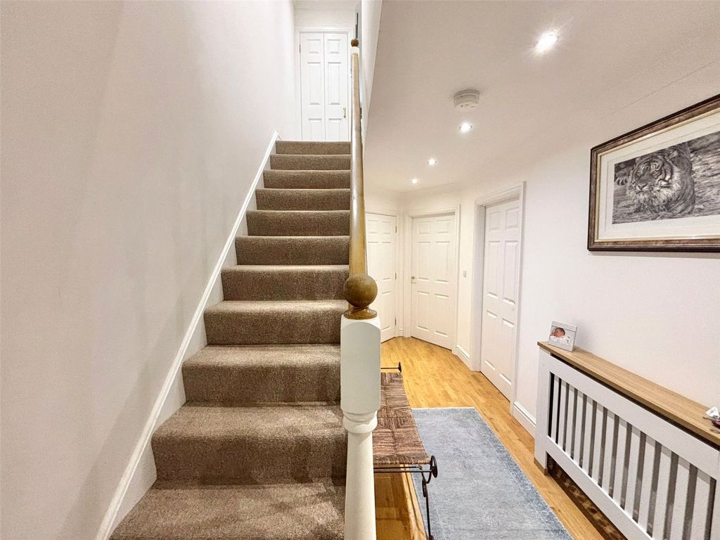 Property photo 2 of 41 Picture No. 33