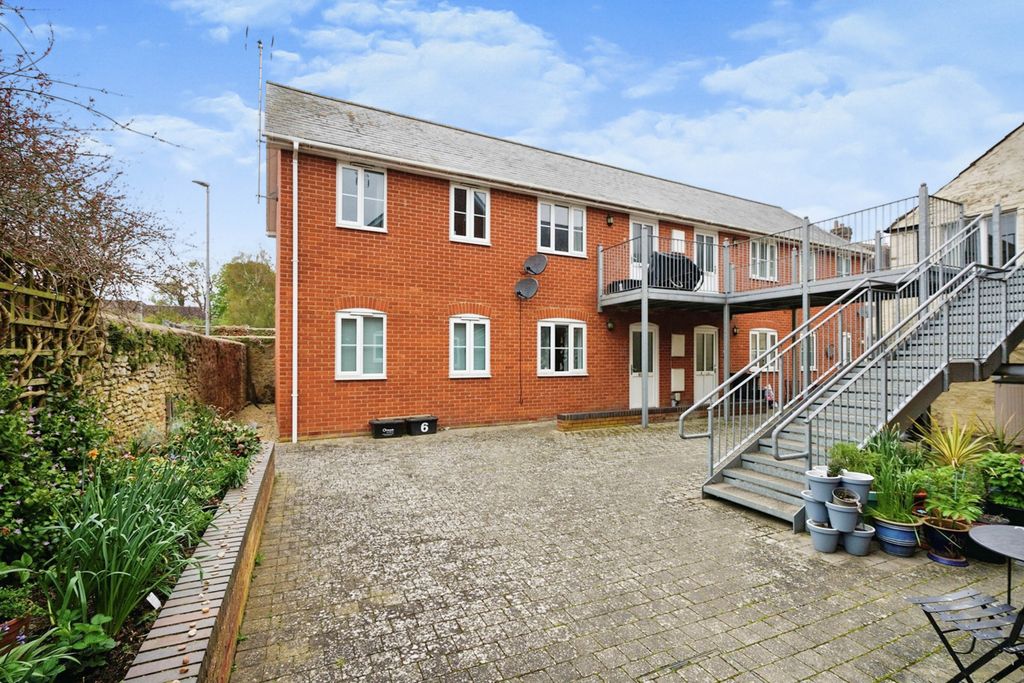 Property photo 1 of 7 Front