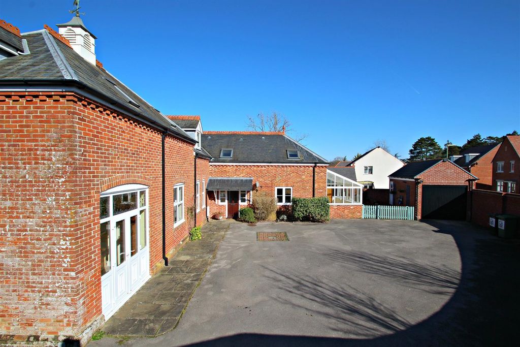 Property photo 2 of 20 Front 2.Jpg