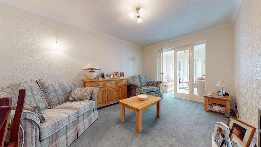 Property photo 2 of 18 Rookery Drive Living Room
