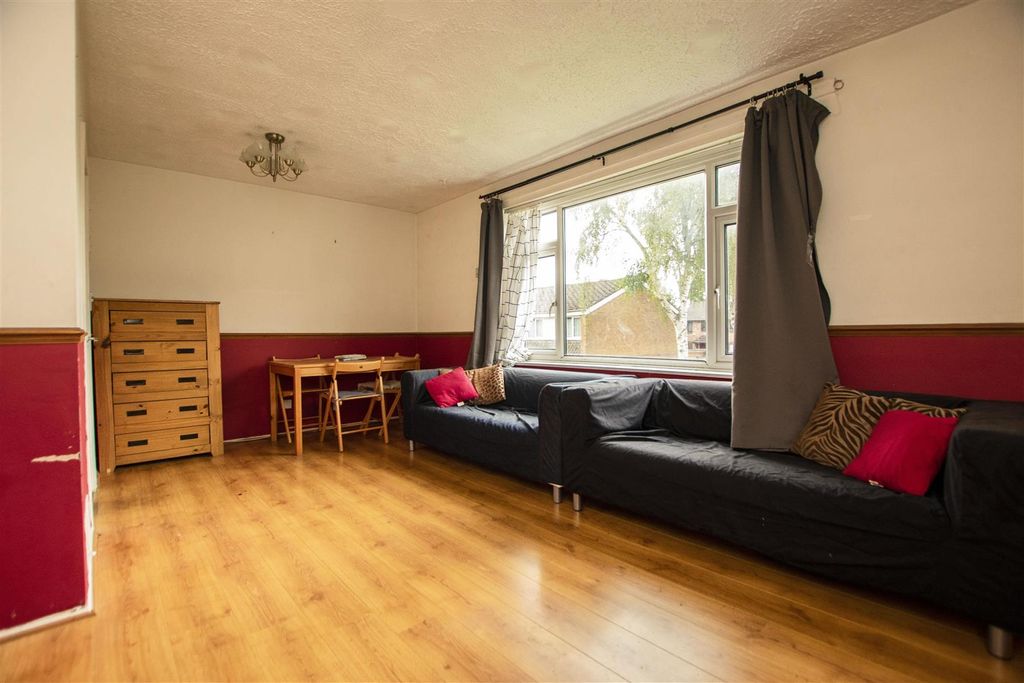 Property photo 3 of 16 Approach