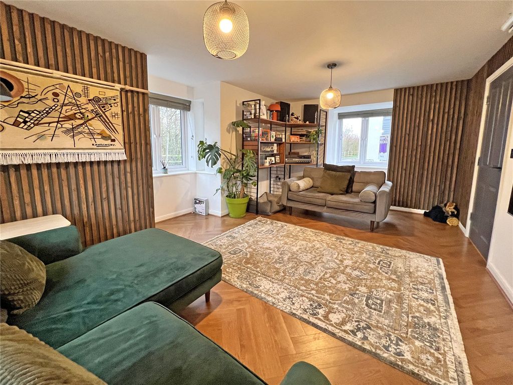 Property photo 2 of 28 Picture No. 05