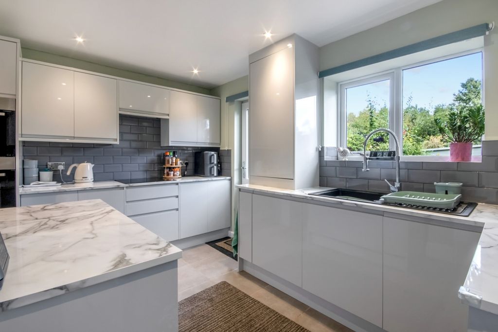 Property photo 3 of 15 Kitchen1-2