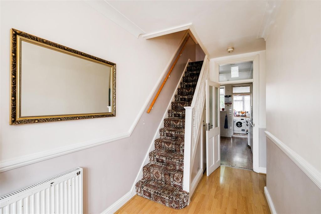 Property photo 2 of 27 74 Tower Hamlets Road-5.Jpg