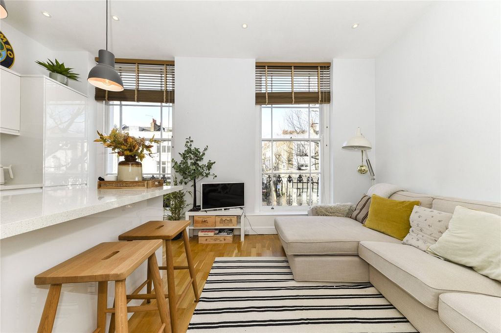 Property photo 2 of 8 Reception/Kitchen