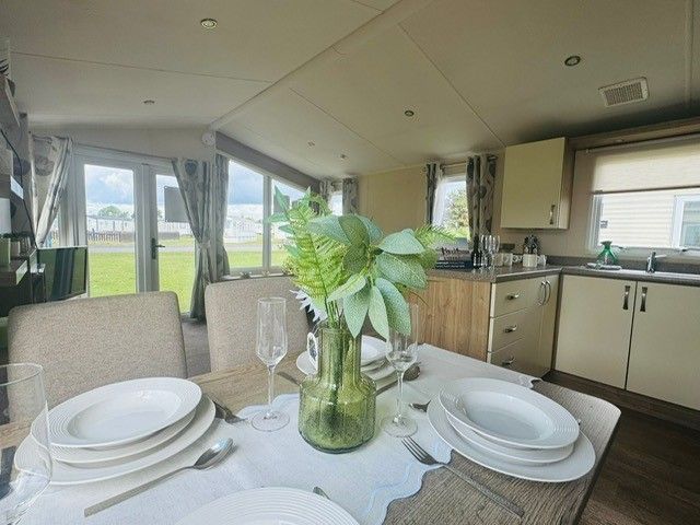 Property photo 1 of 10 Bk Bluebird Grosvenor 2014 Car0023918 139657004.Jpeg