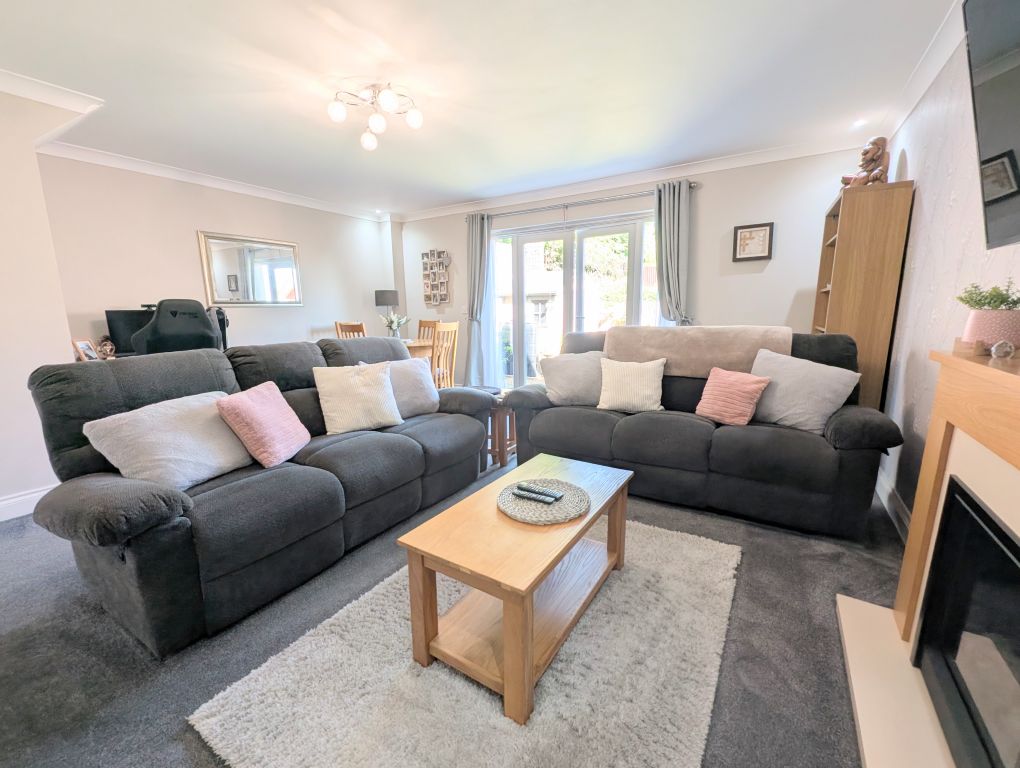 Property photo 1 of 13 Living Room