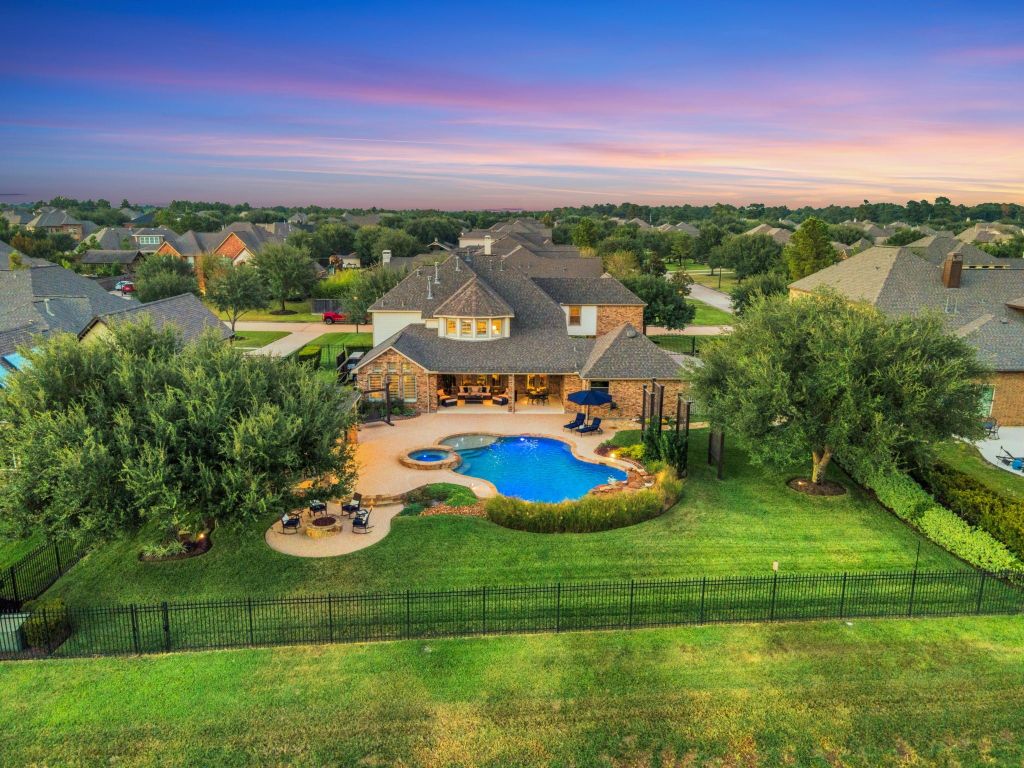 Property photo 2 of 50