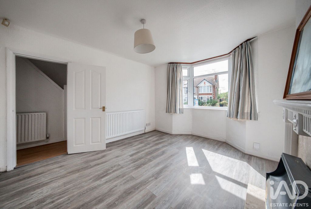 Property photo 3 of 22