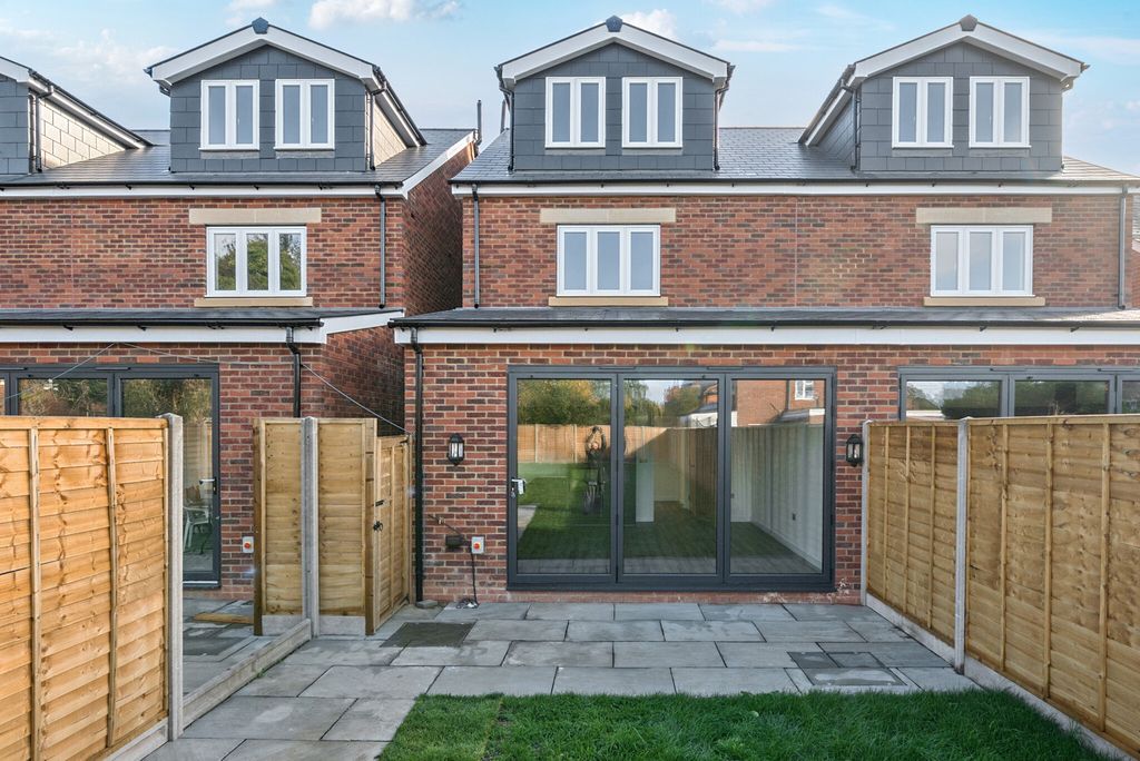 Property photo 2 of 33 1371780-2-68Fb8c0...