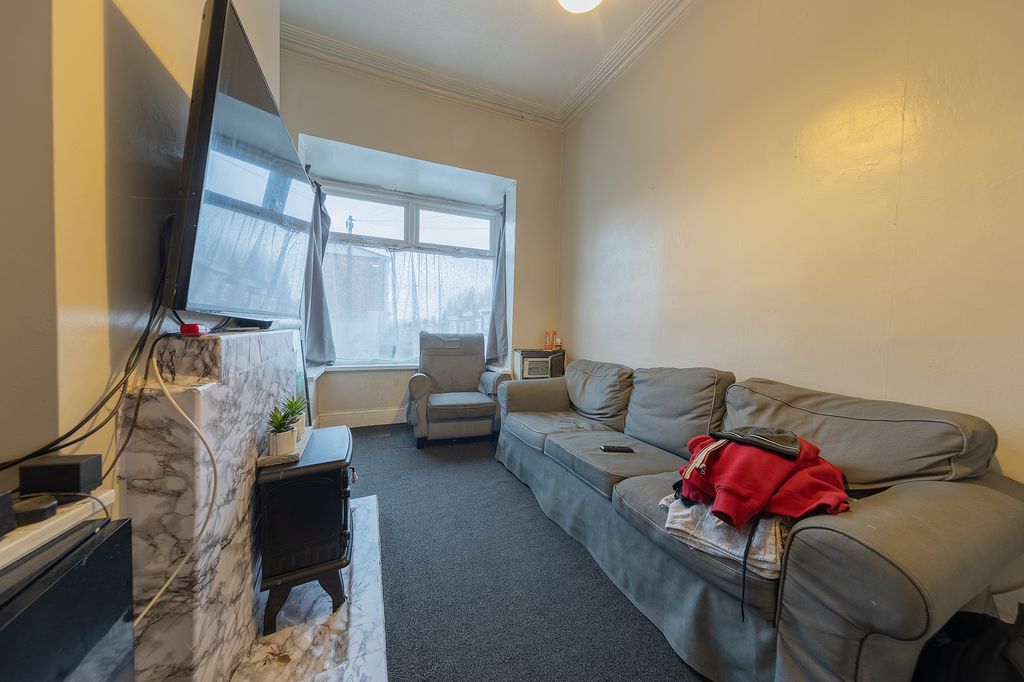 Property photo 3 of 27