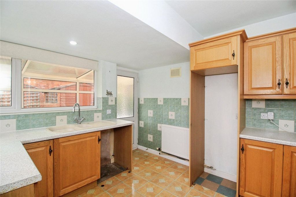 Property photo 3 of 14 Breakfast Kitchen