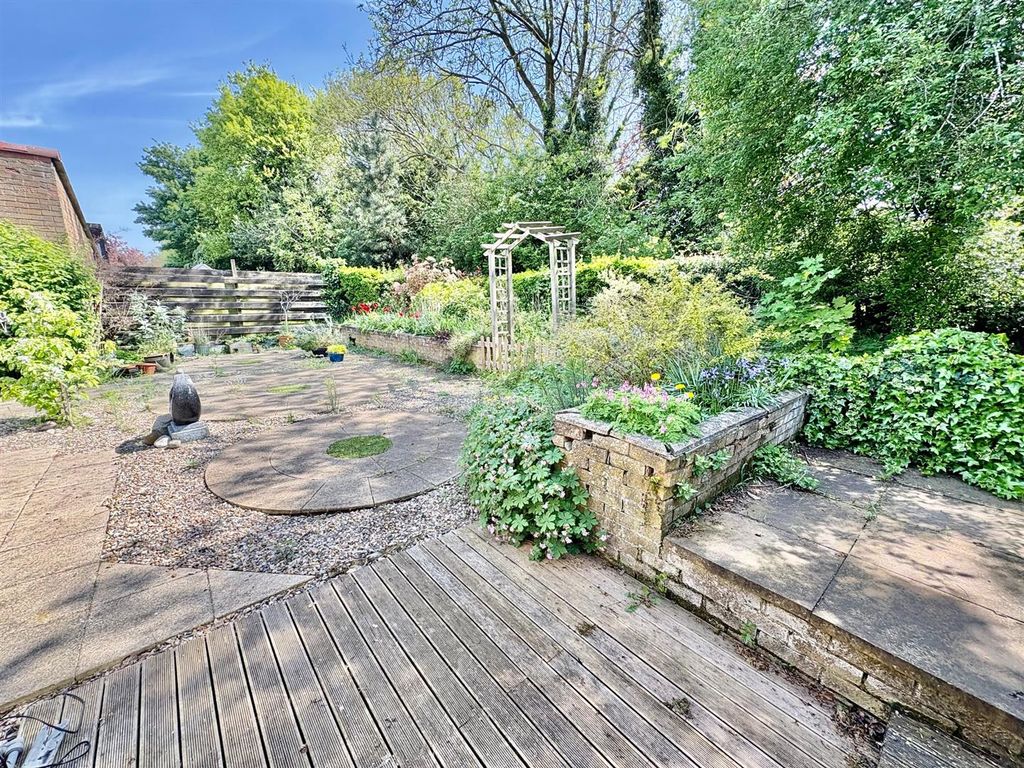 Property photo 2 of 11