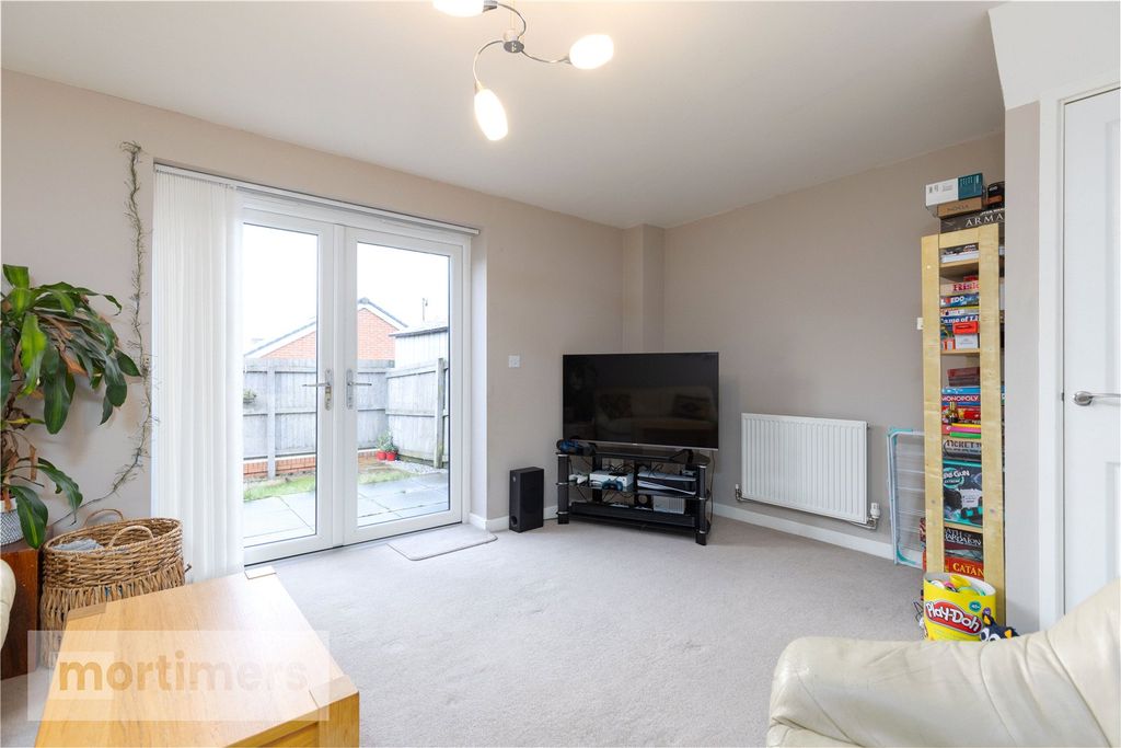 Property photo 2 of 22 Living Room