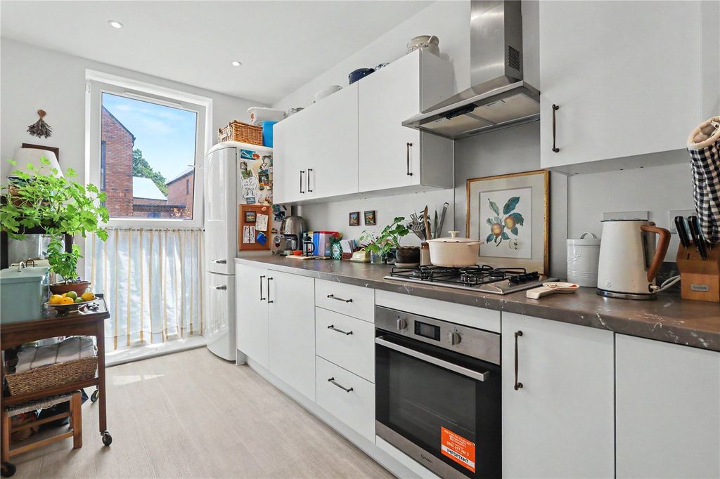Property photo 3 of 11 Kitchen