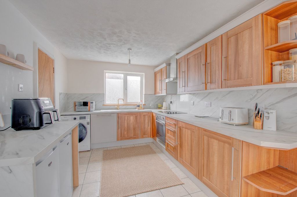 Property photo 3 of 16 Picture No. 13