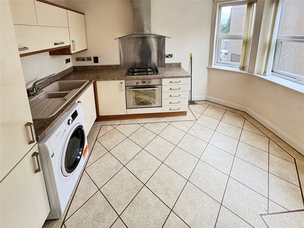 Property photo 3 of 7 Kitchen